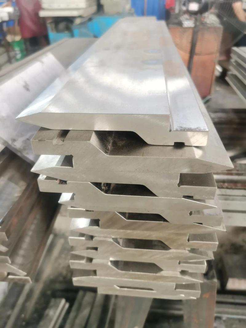 不同的折弯工件需要用不同的折弯机模具#折弯机模具 #钣金加工